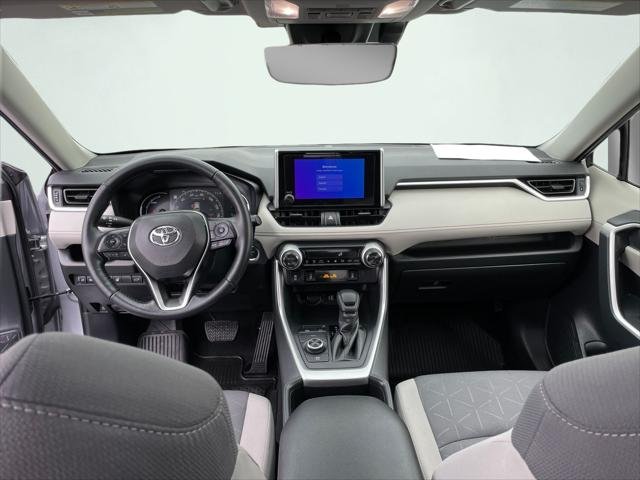 Certified Used 2025 SILVER SKY METALLIC Toyota  image 17