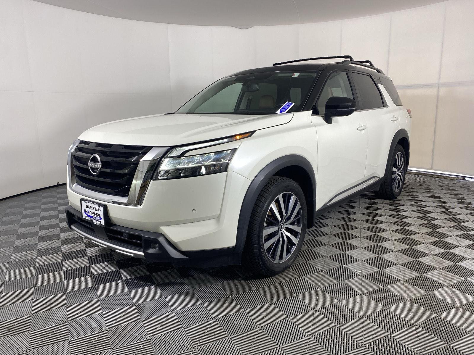 Used 2022 Pearl White Tricoat/Super Black Nissan Platinum image 3