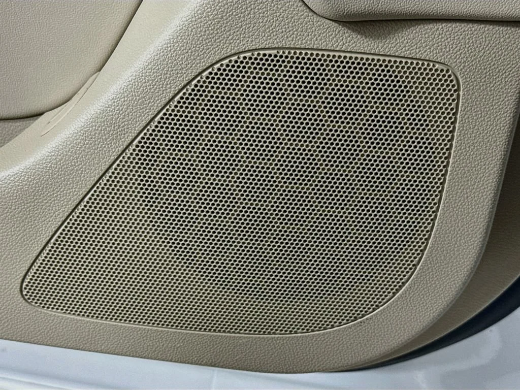 Used 2016 White Buick Base image 22