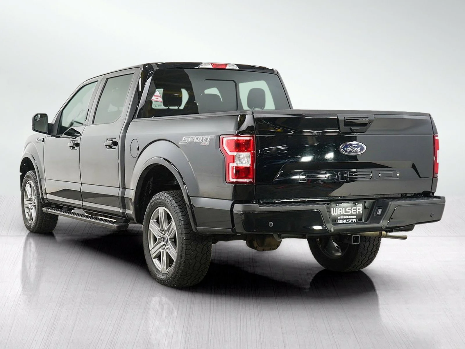 Used 2018  Ford XL image 3