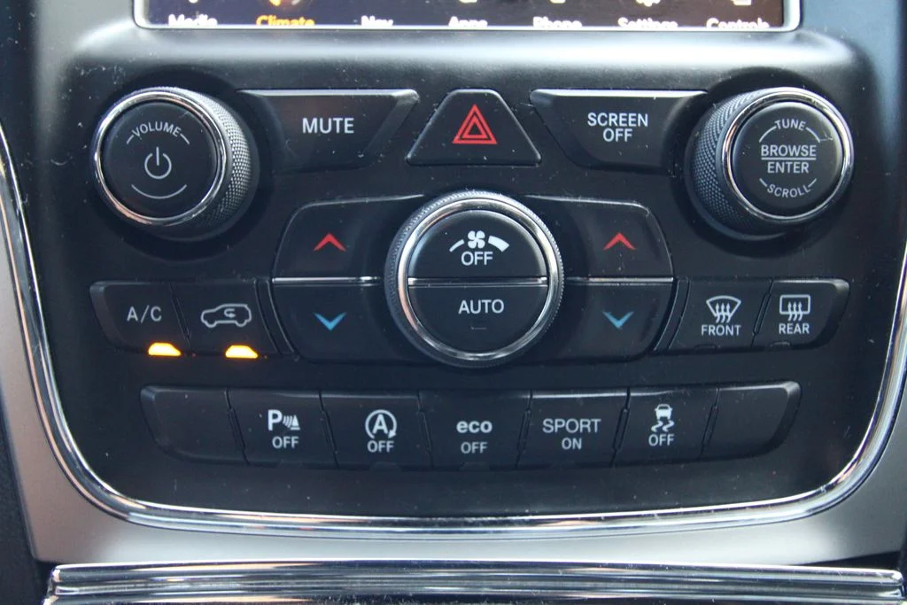 Used 2018 White Jeep Limited image 30