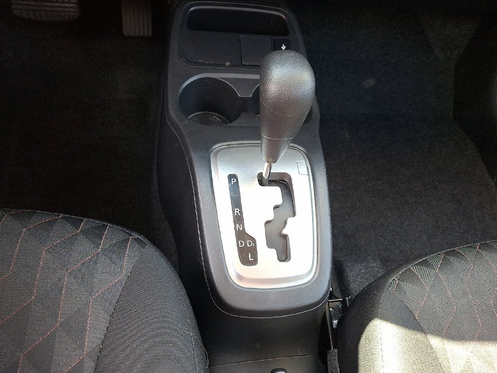 Used 2023 White Diamond Mitsubishi ES image 15