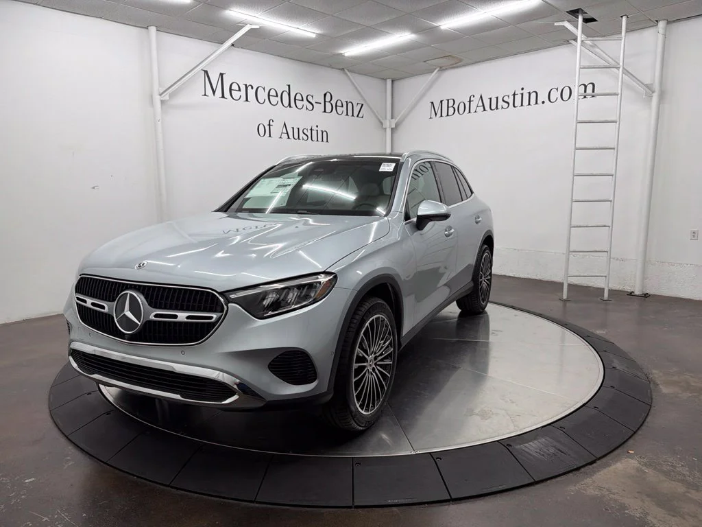 New 2027 Silver Mercedes-Benz GLC 300 image 3
