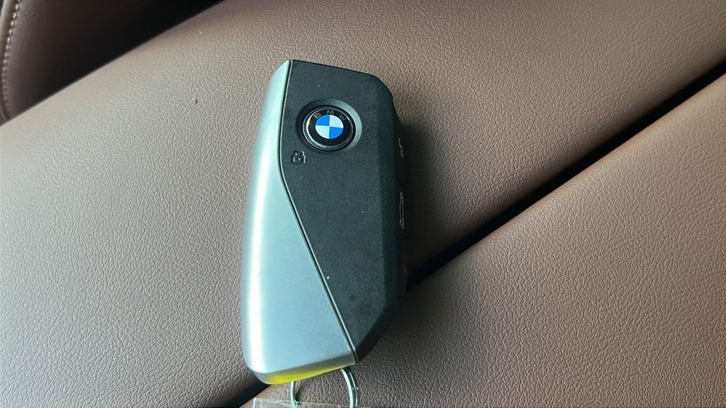 New 2026 Skyscraper Grey Metallic BMW xDrive50e image 28