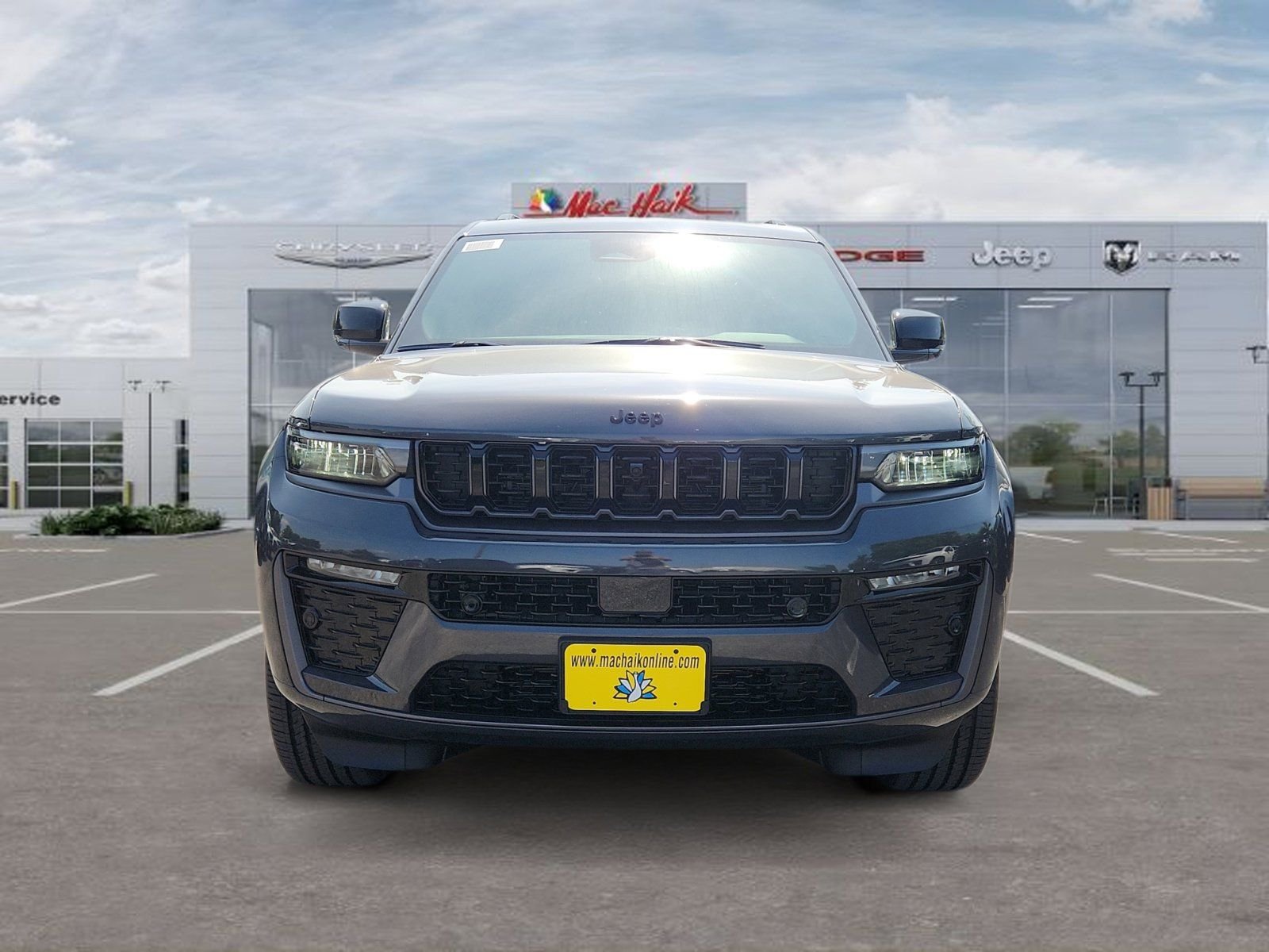 New 2026 Baltic Gray Metallic Clear-Coat Exterior Paint Jeep Limited image 8
