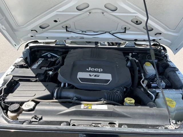 Used 2015 White Jeep Sport image 19