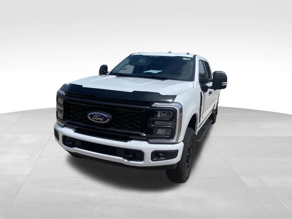 Used 2025 White Ford XL image 3