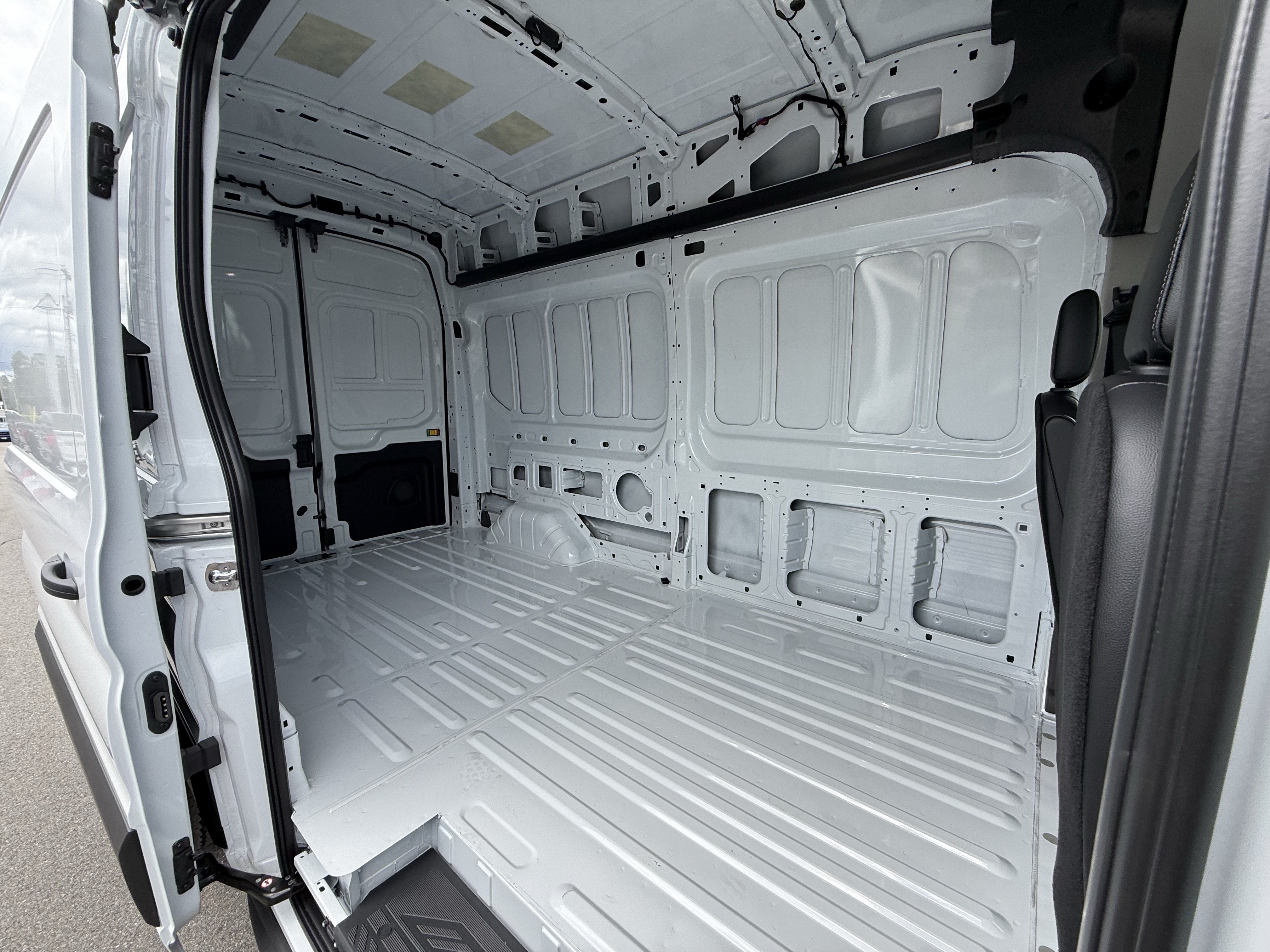 New 2026 Oxford White Ford  image 6