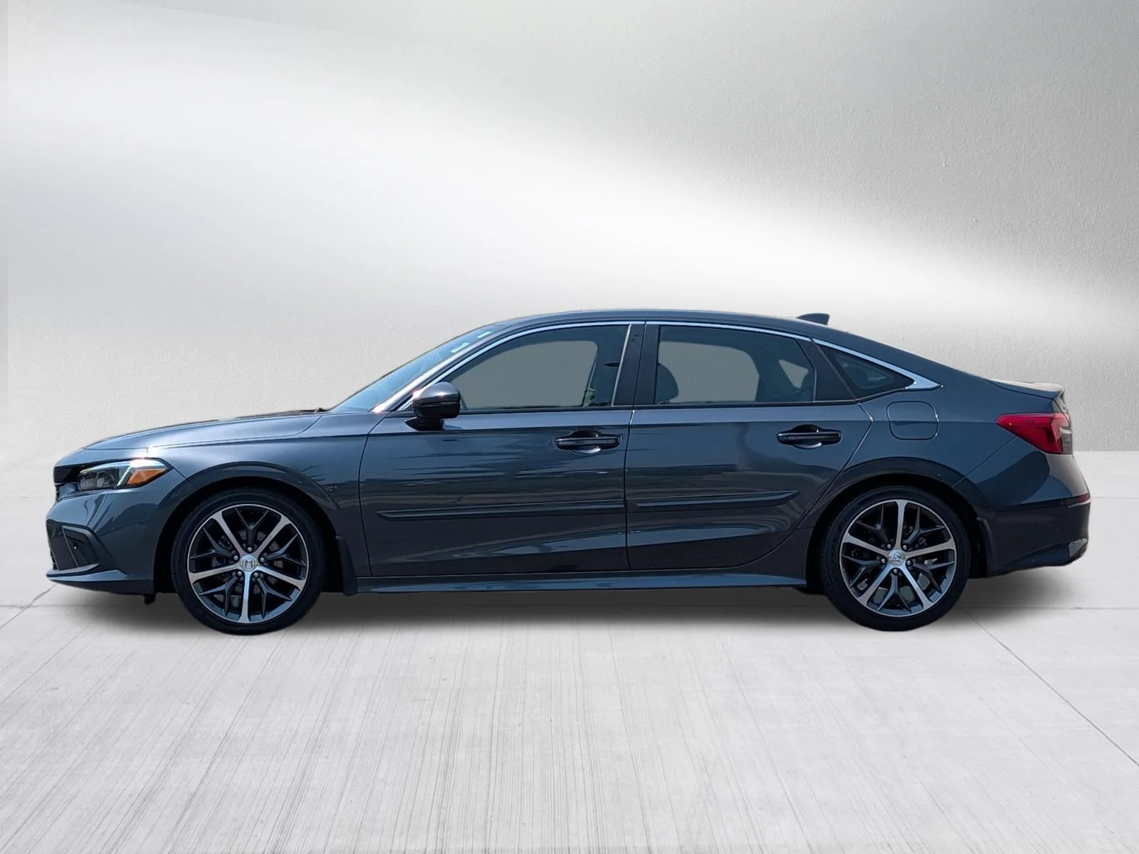 Used 2024 Meteorite Gray Metallic Honda Touring image 4