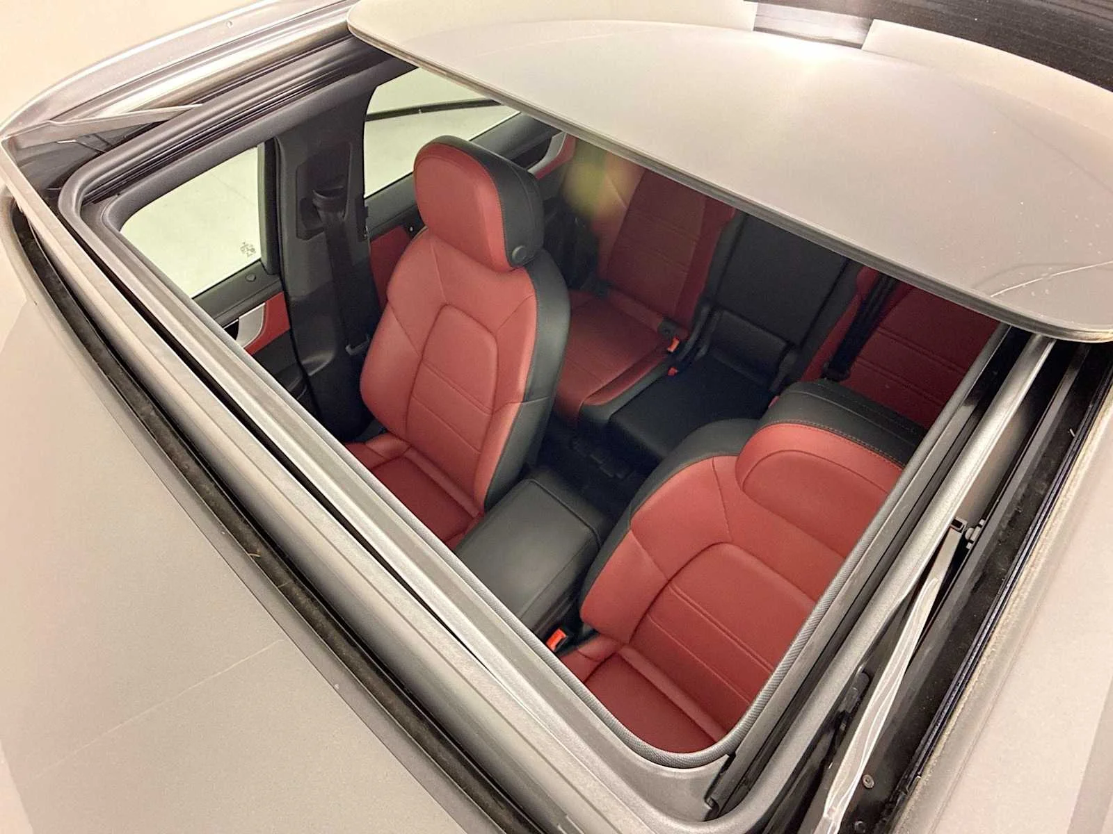 Certified Used 2025 Quartzite Grey Metallic Porsche  image 22