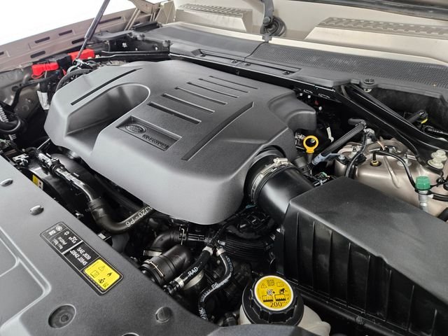 Used 2023 Gold Land Rover X-Dynamic SE image 19