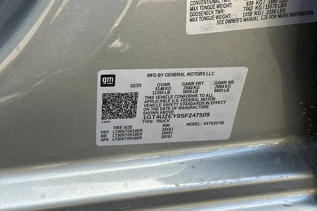 Used 2025 Silver GMC AT4X image 38