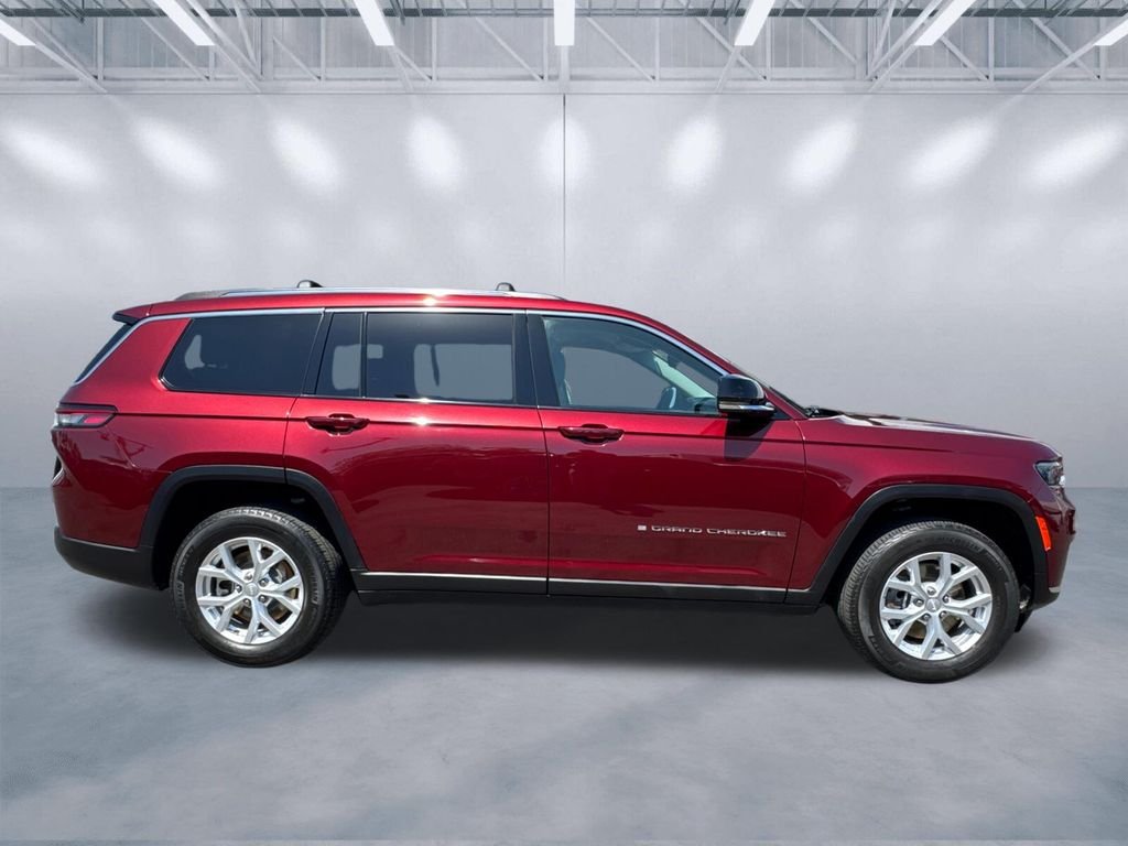 Used 2023 Red Jeep Limited image 3