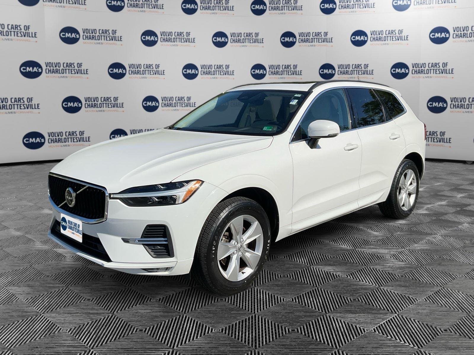 Used 2022 Crystal White Metallic Volvo Momentum image 1