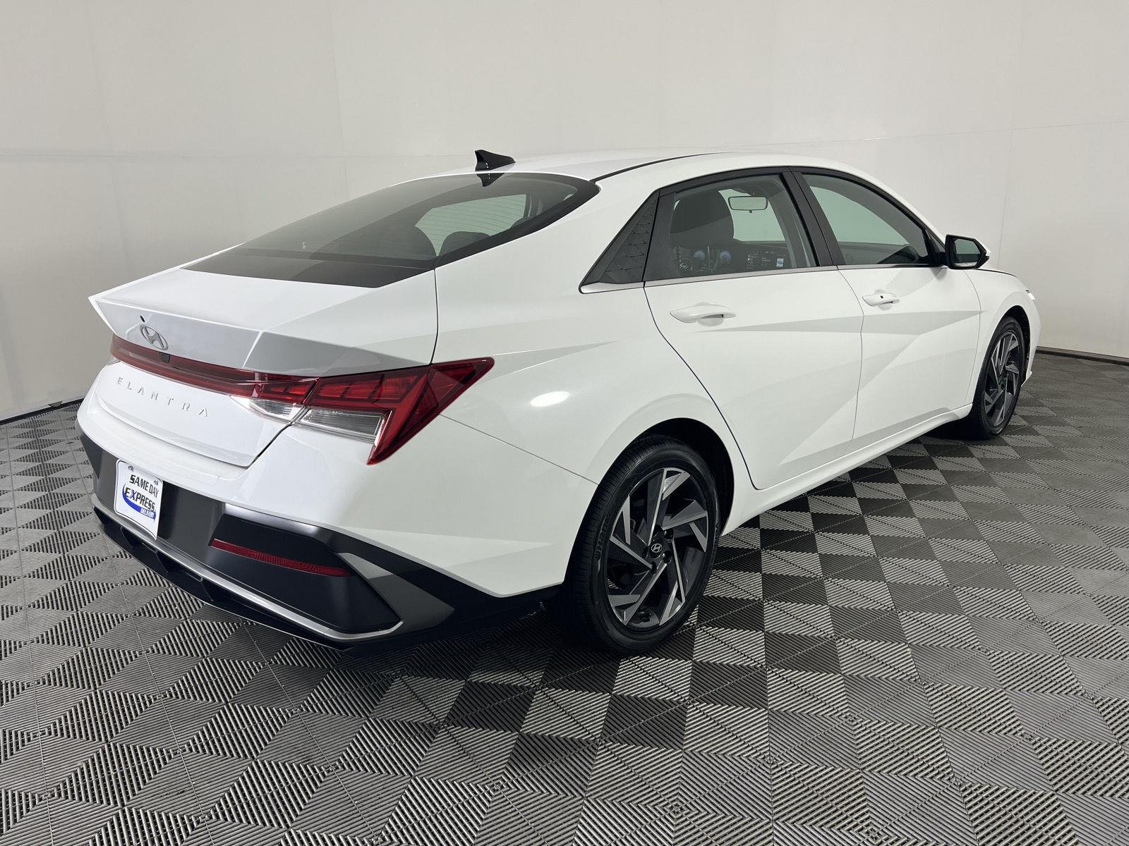 Used 2024 Serenity White Hyundai SEL image 26