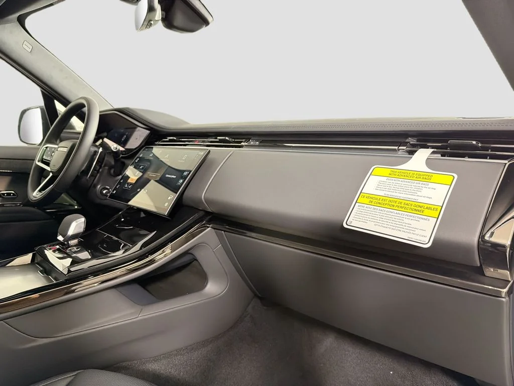 New 2026 Carpathian Grey Land Rover SE image 31