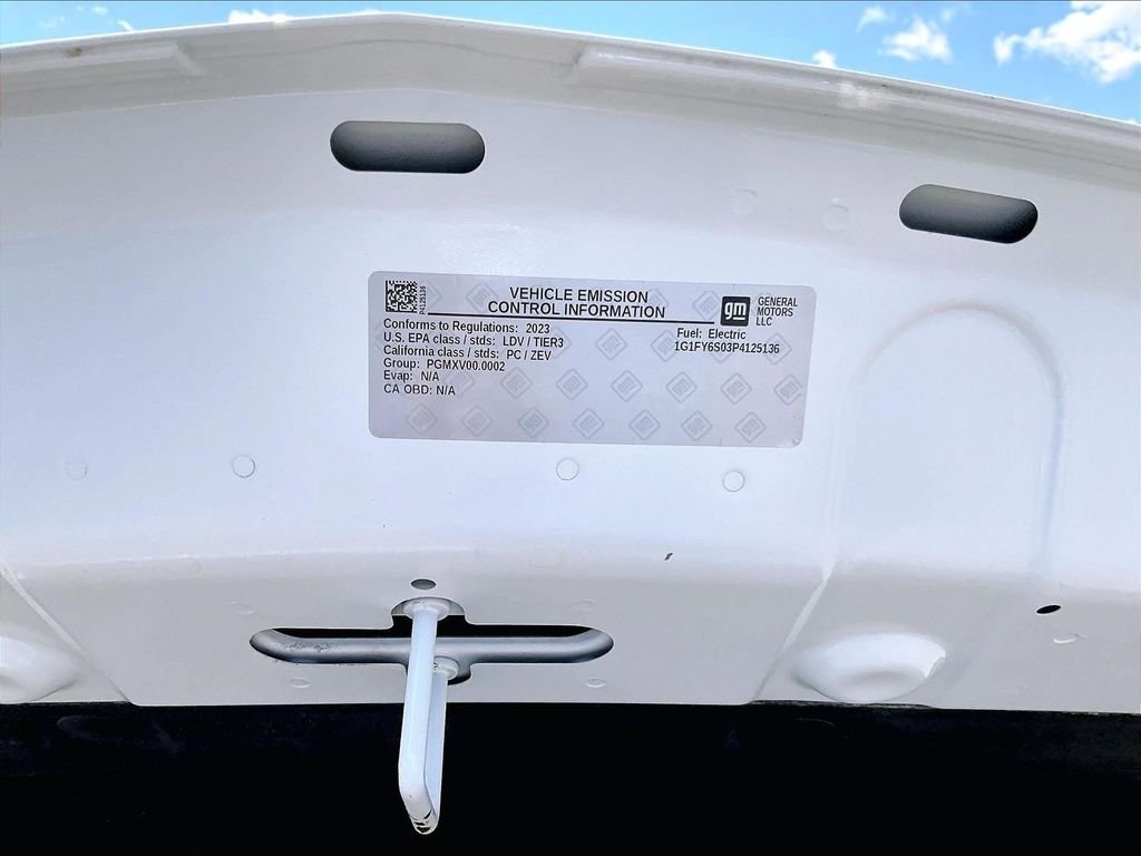 Used 2023 White Chevrolet LT image 34