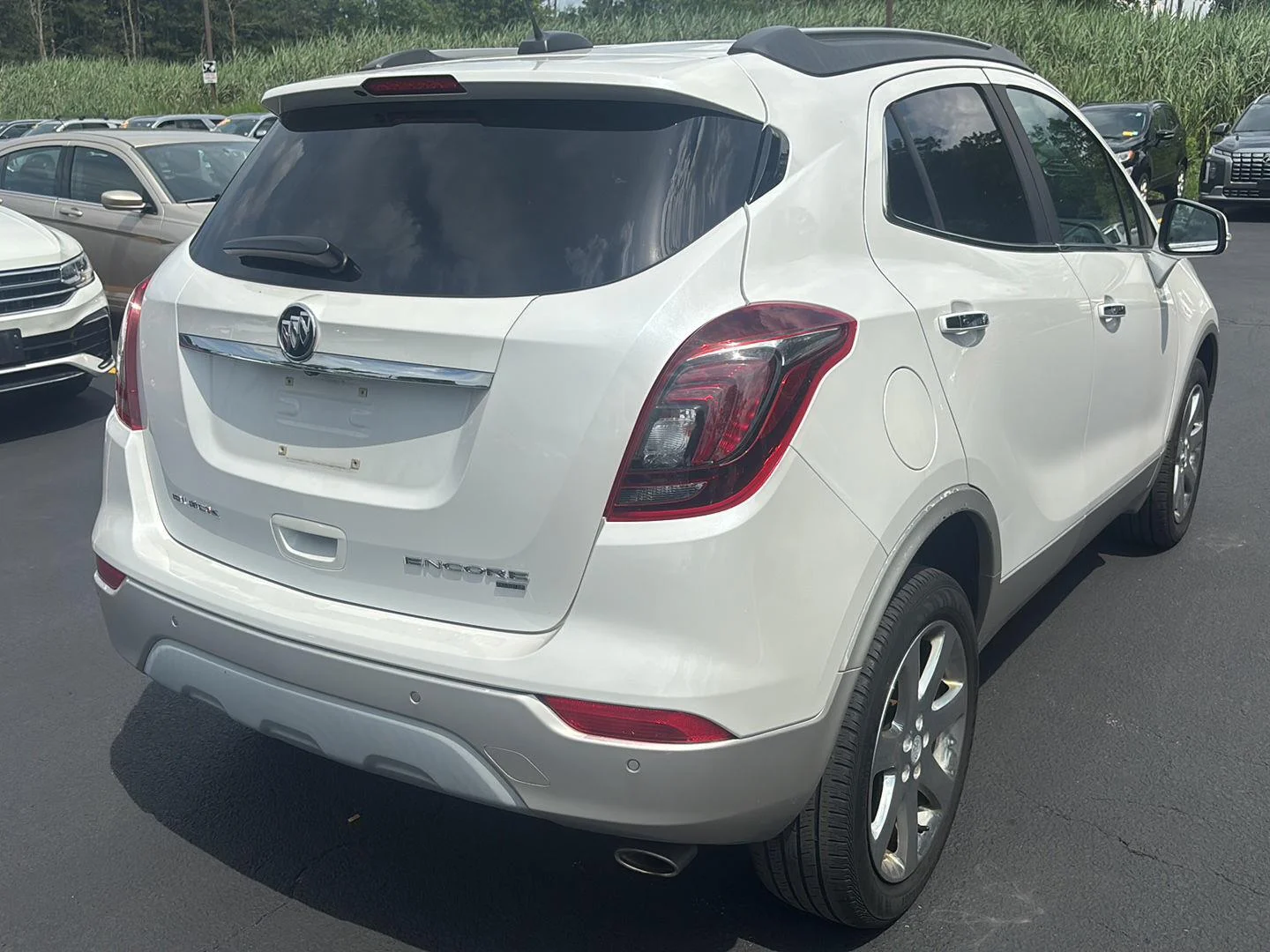Used 2018 White Frost Tricoat Buick Premium image 6