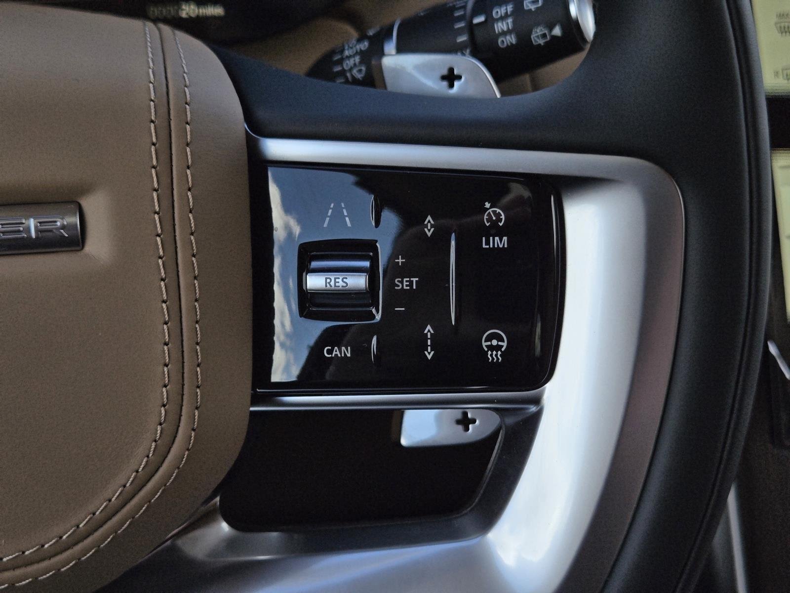 New 2025 Fuji White Land Rover SE image 18