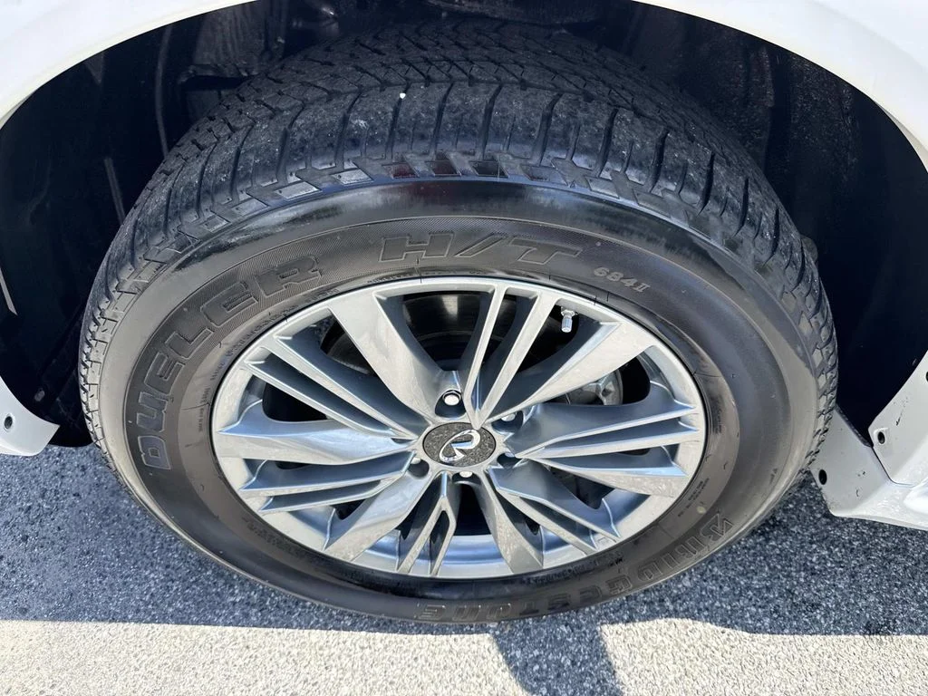 Used 2022 White INFINITI LUXE image 12