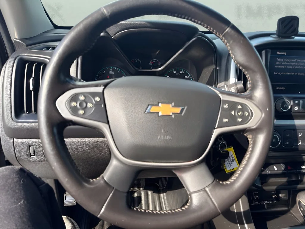 Used 2022 White Chevrolet LT image 13