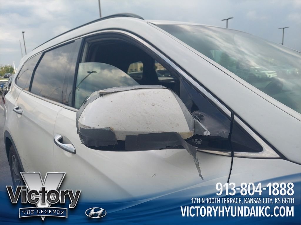 Used 2016 White Hyundai SE image 4