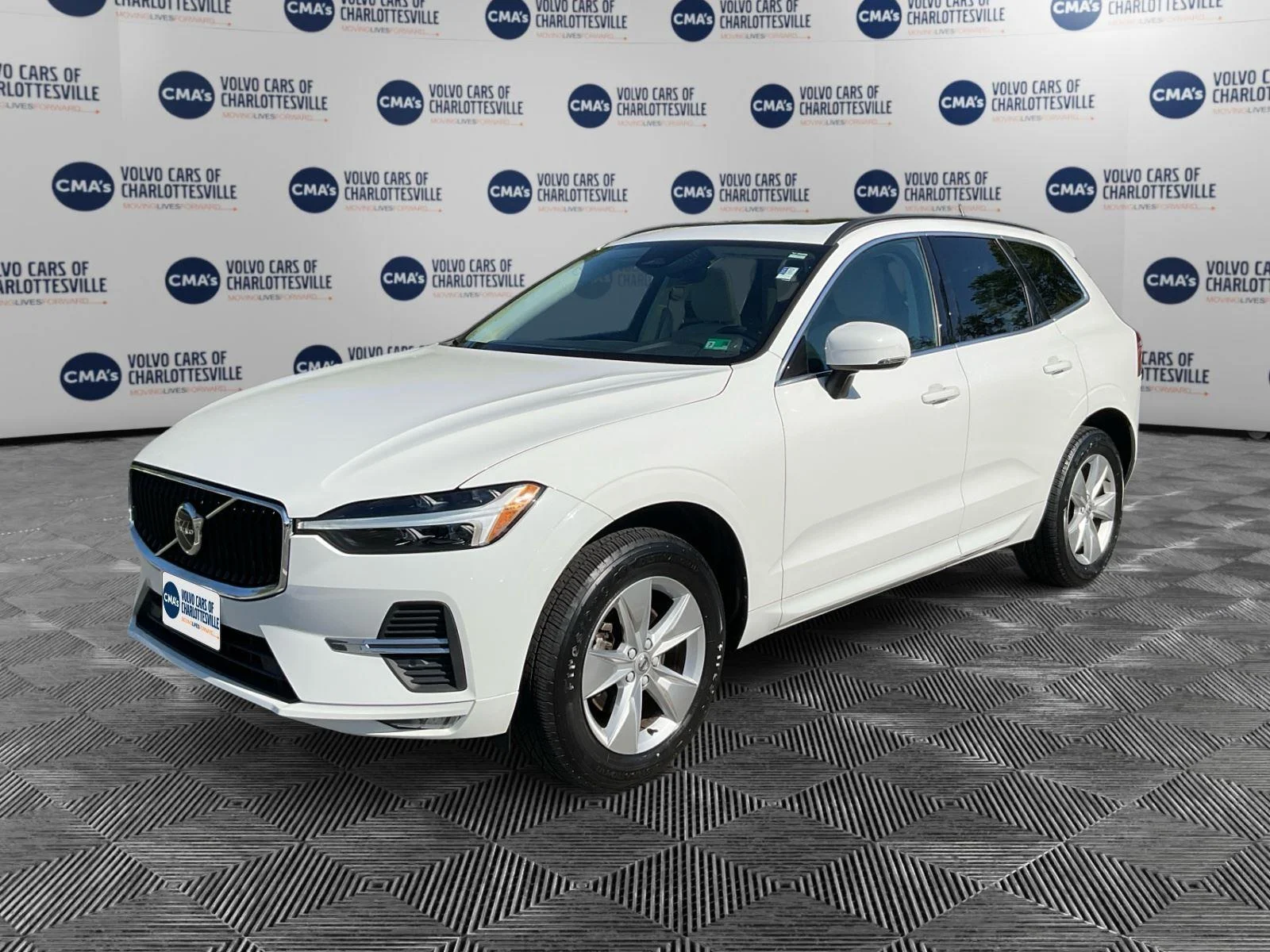 2022 Volvo XC60 B5 Momentum AWD's photo