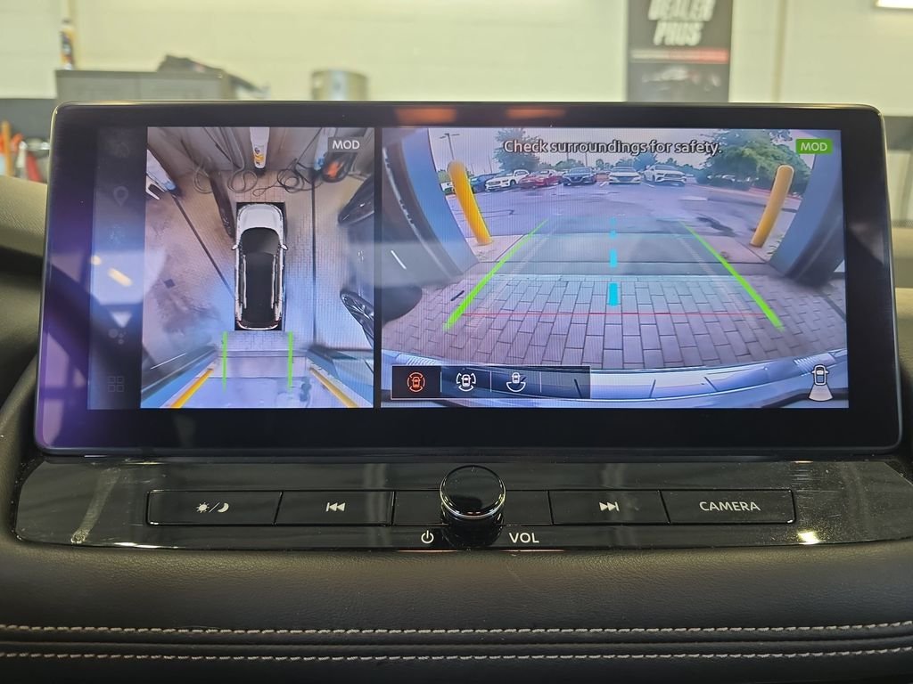 Used 2024 Gray Nissan Platinum image 26