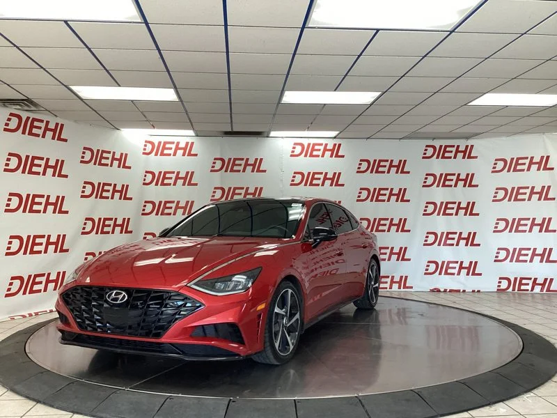 Used 2021 Red Hyundai SEL Plus image 3