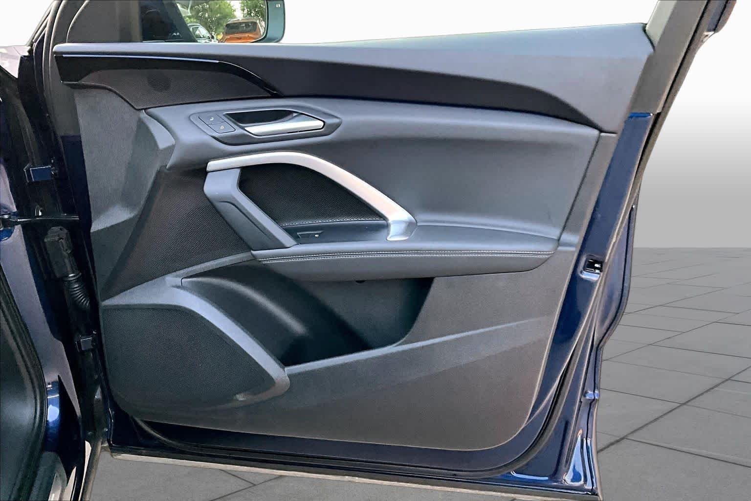 Used 2025 Navarra Blue Metallic Audi Premium image 22