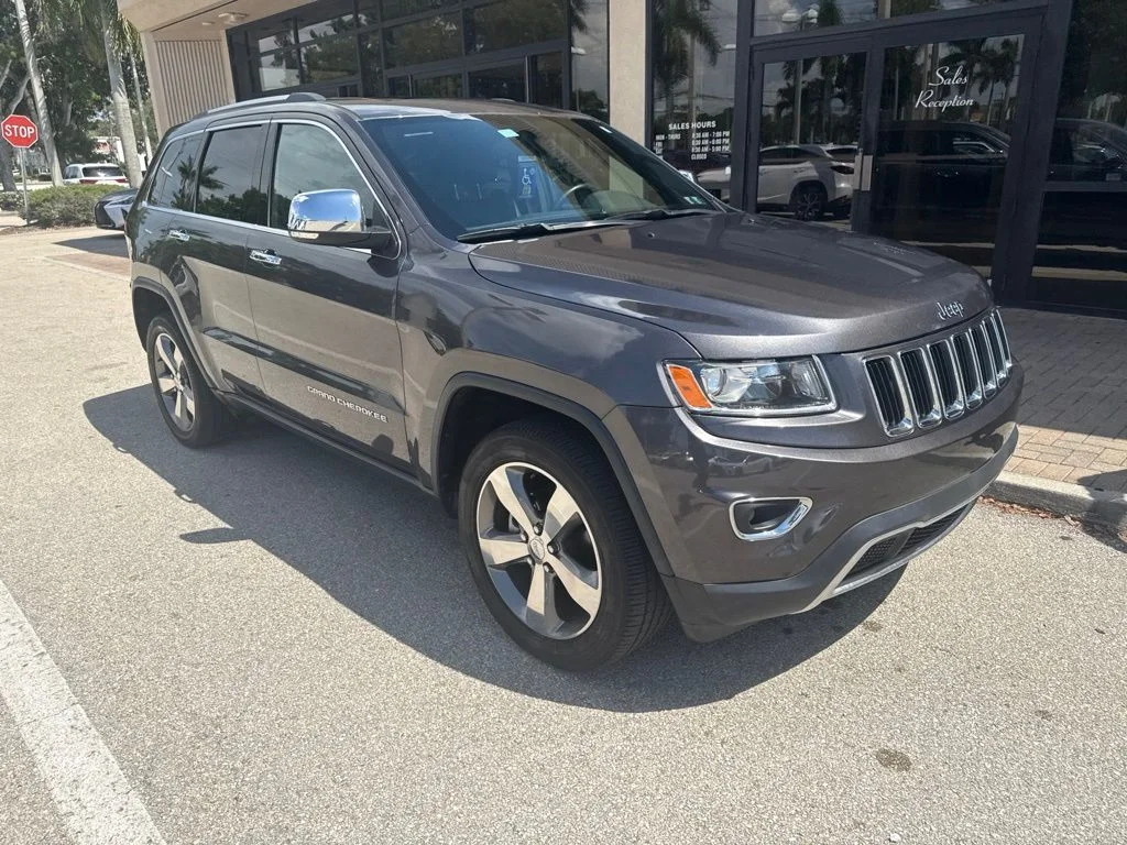 Used 2016 Gray Jeep Limited image 1