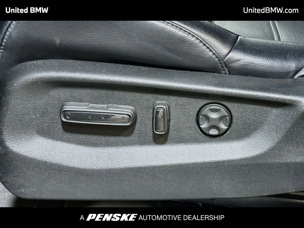 Used 2018 Lunar Silver Metallic Honda Touring image 11