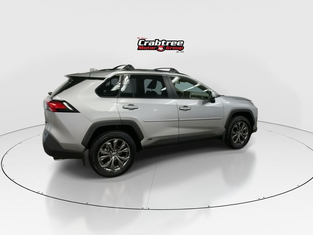 Used 2025 Silver Toyota XLE Premium image 8