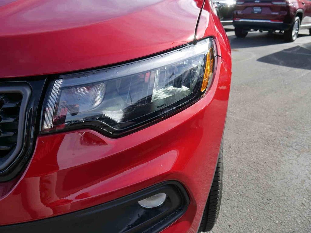 New 2026 Red Hot Pearlcoat Jeep Latitude image 24