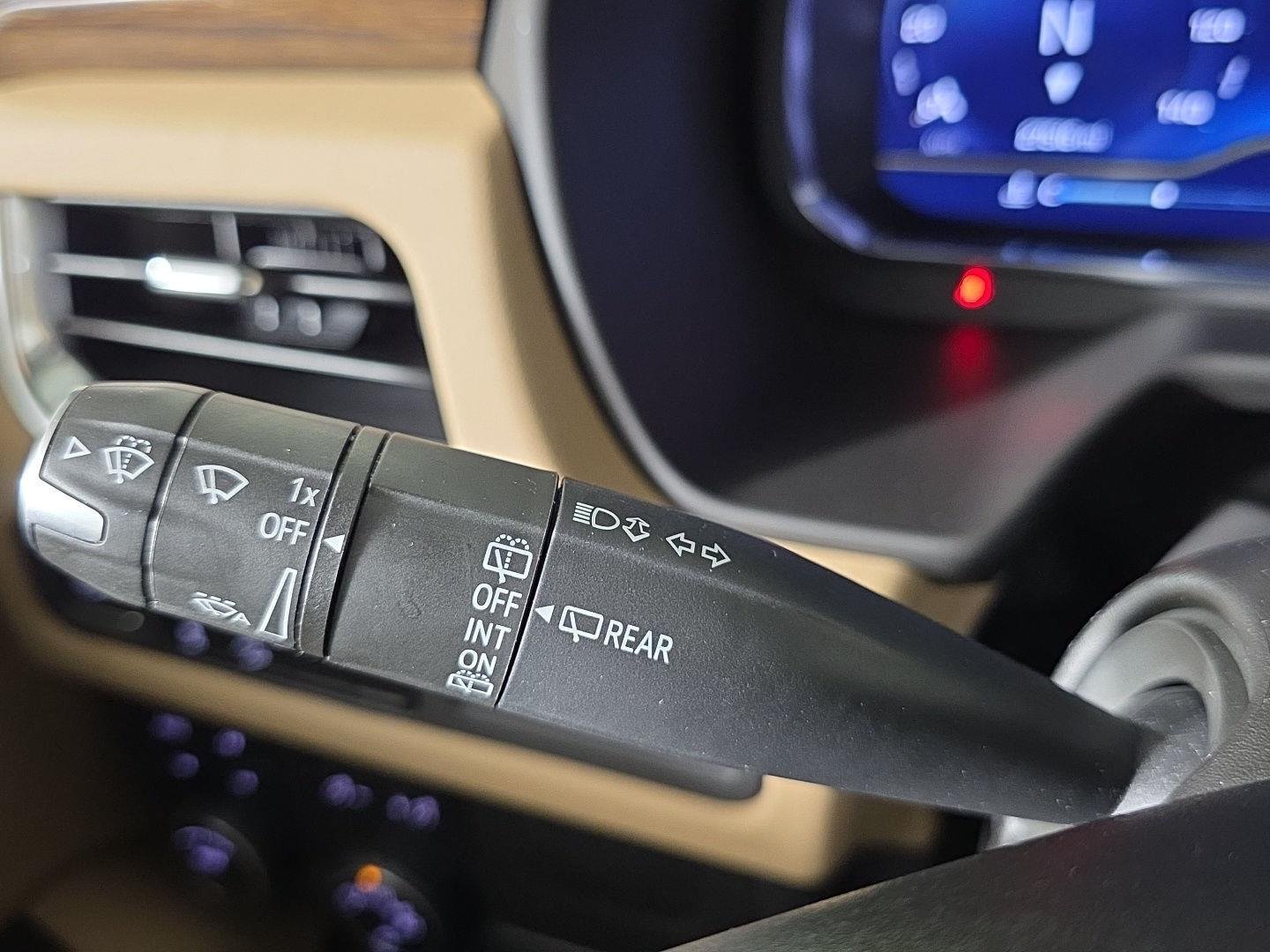 Used 2024 Iridescent Pearl Tricoat Chevrolet Premier image 27
