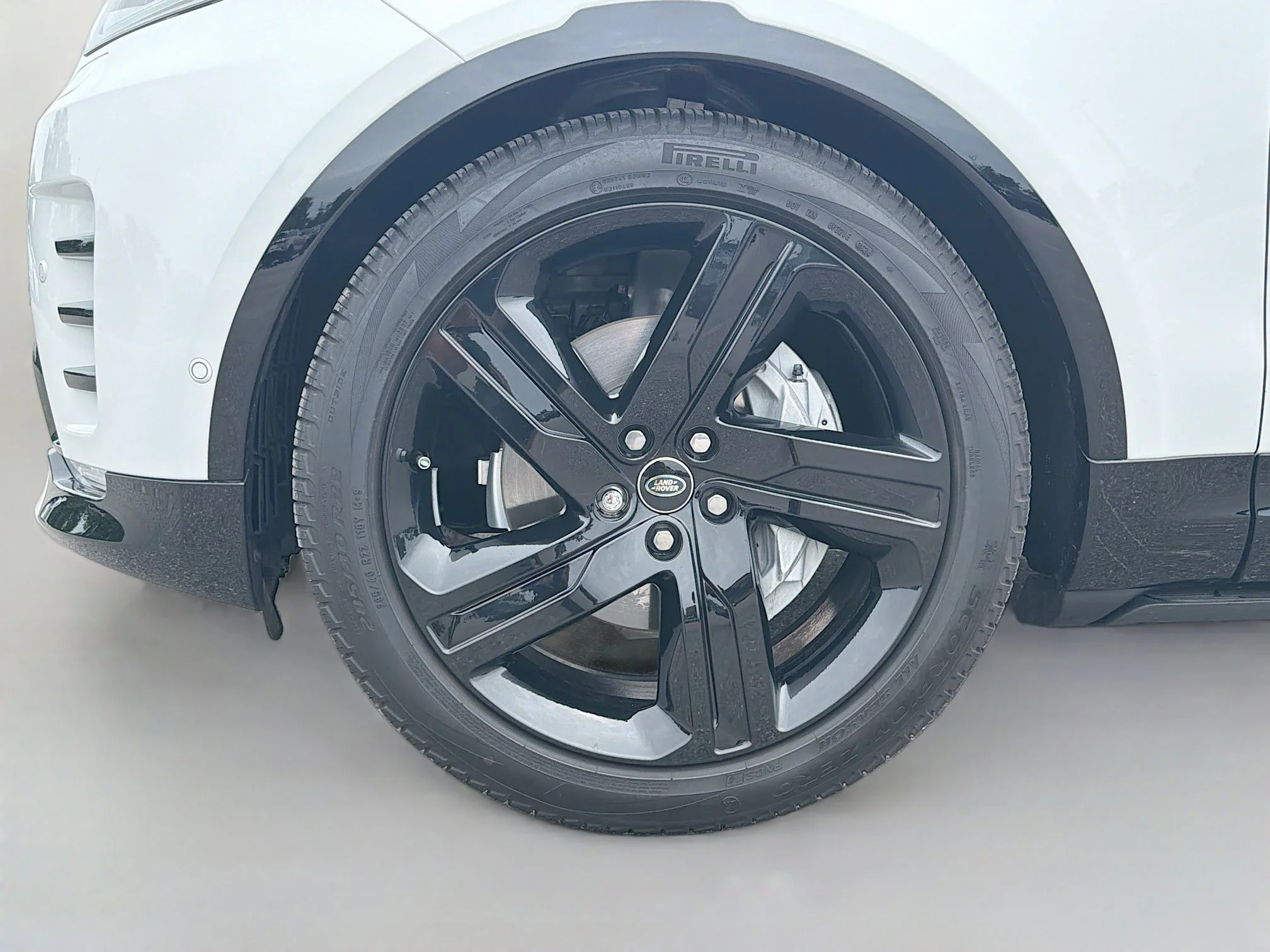 Certified Used 2025 Fuji White Land Rover Dynamic SE image 44
