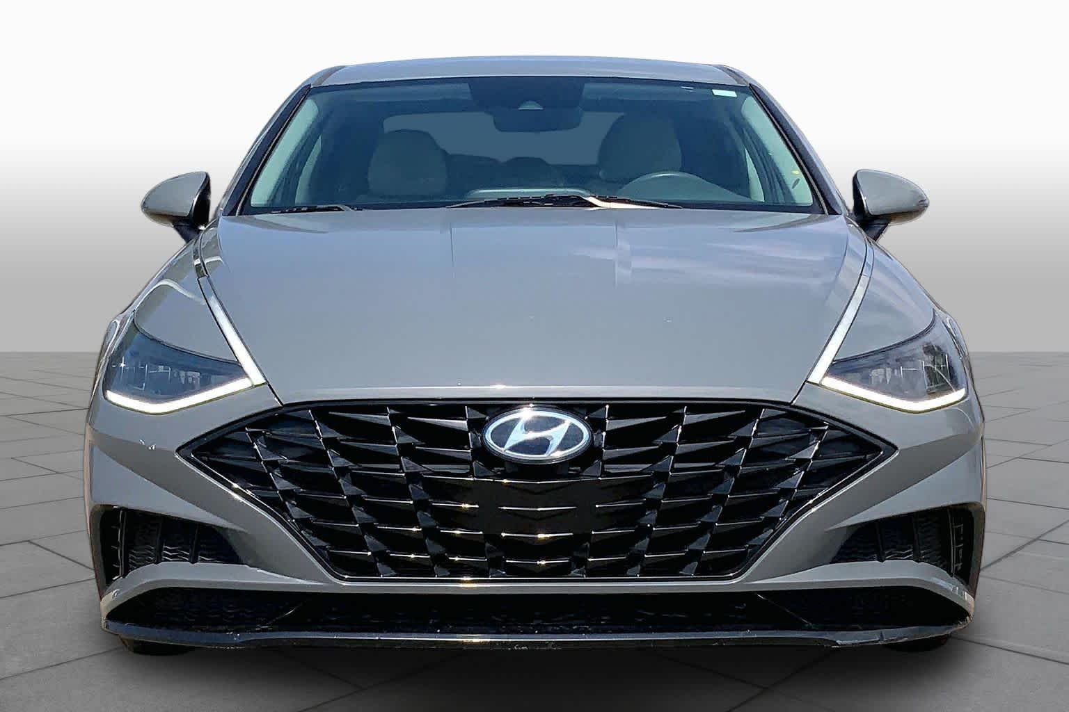 Used 2020 Hampton Gray Hyundai SEL image 4