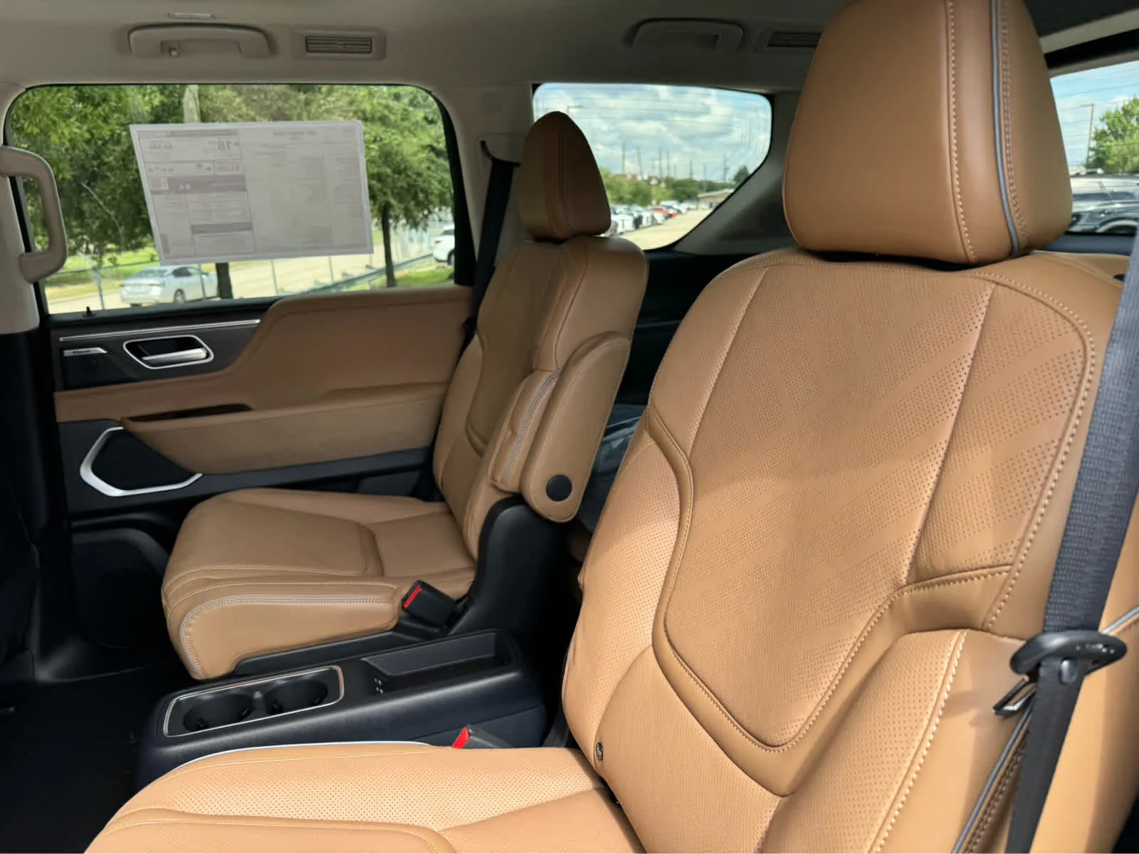 New 2027 RADIANT WHITE INFINITI Luxe 2WD image 21