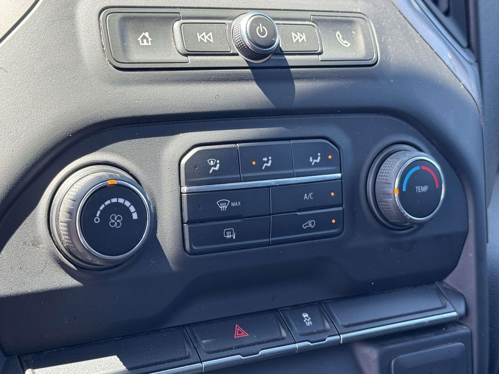Used 2022 Silver Ice Metallic Chevrolet Custom image 5