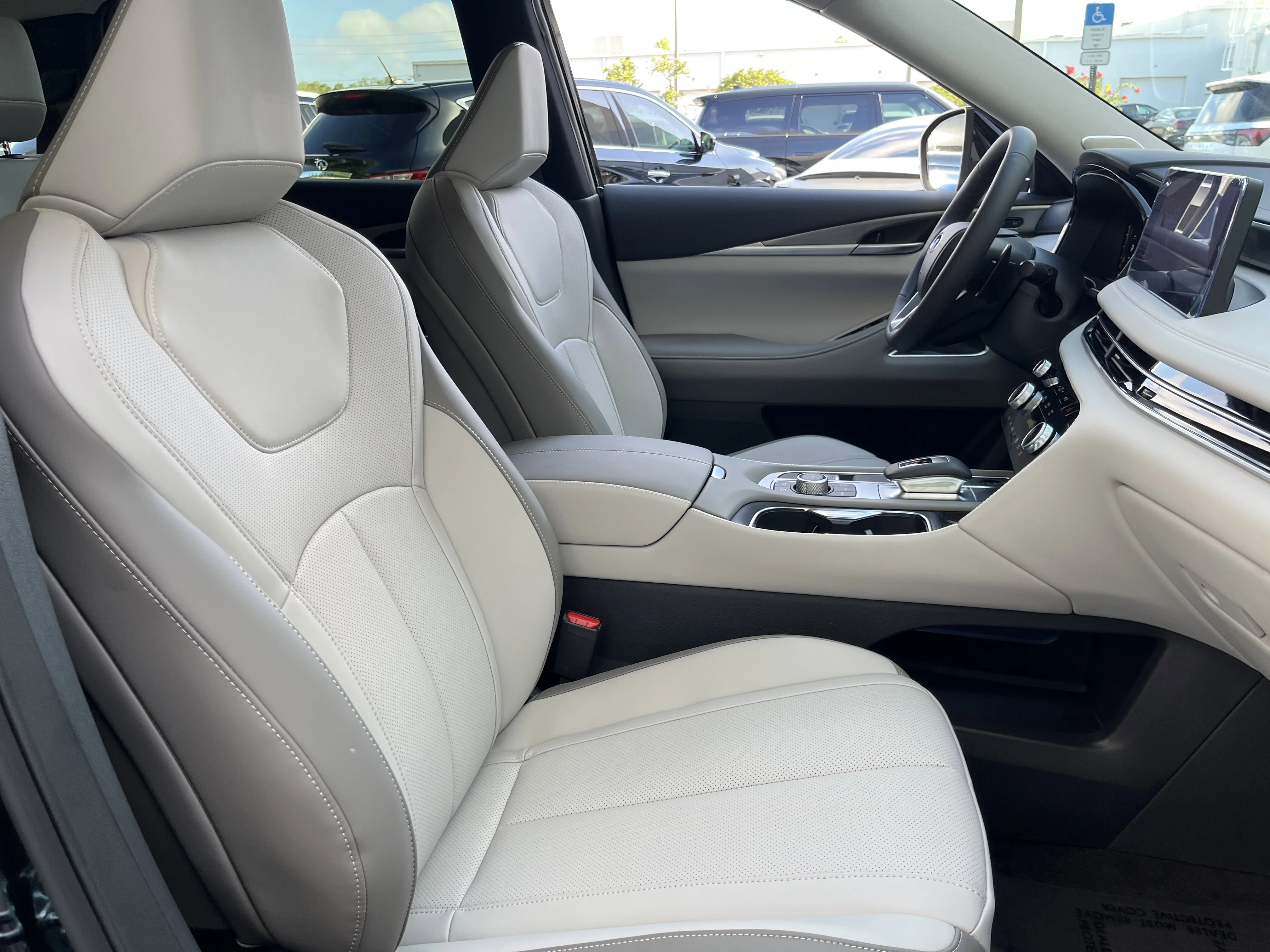 New 2027 Mineral Black INFINITI LUXE image 22