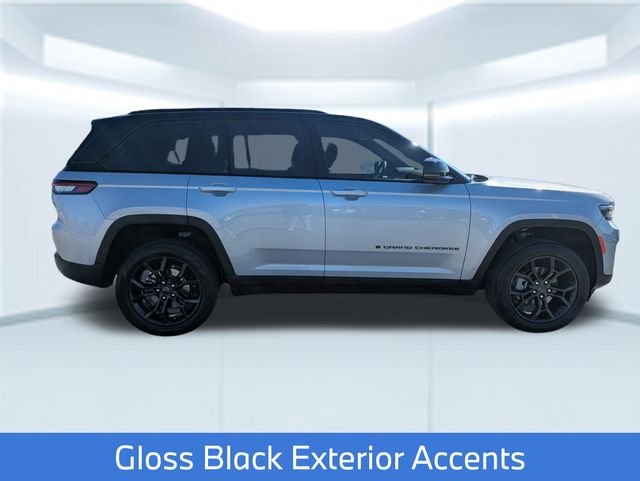 New 2025 Silver Zynith Exterior Paint Jeep Limited image 8