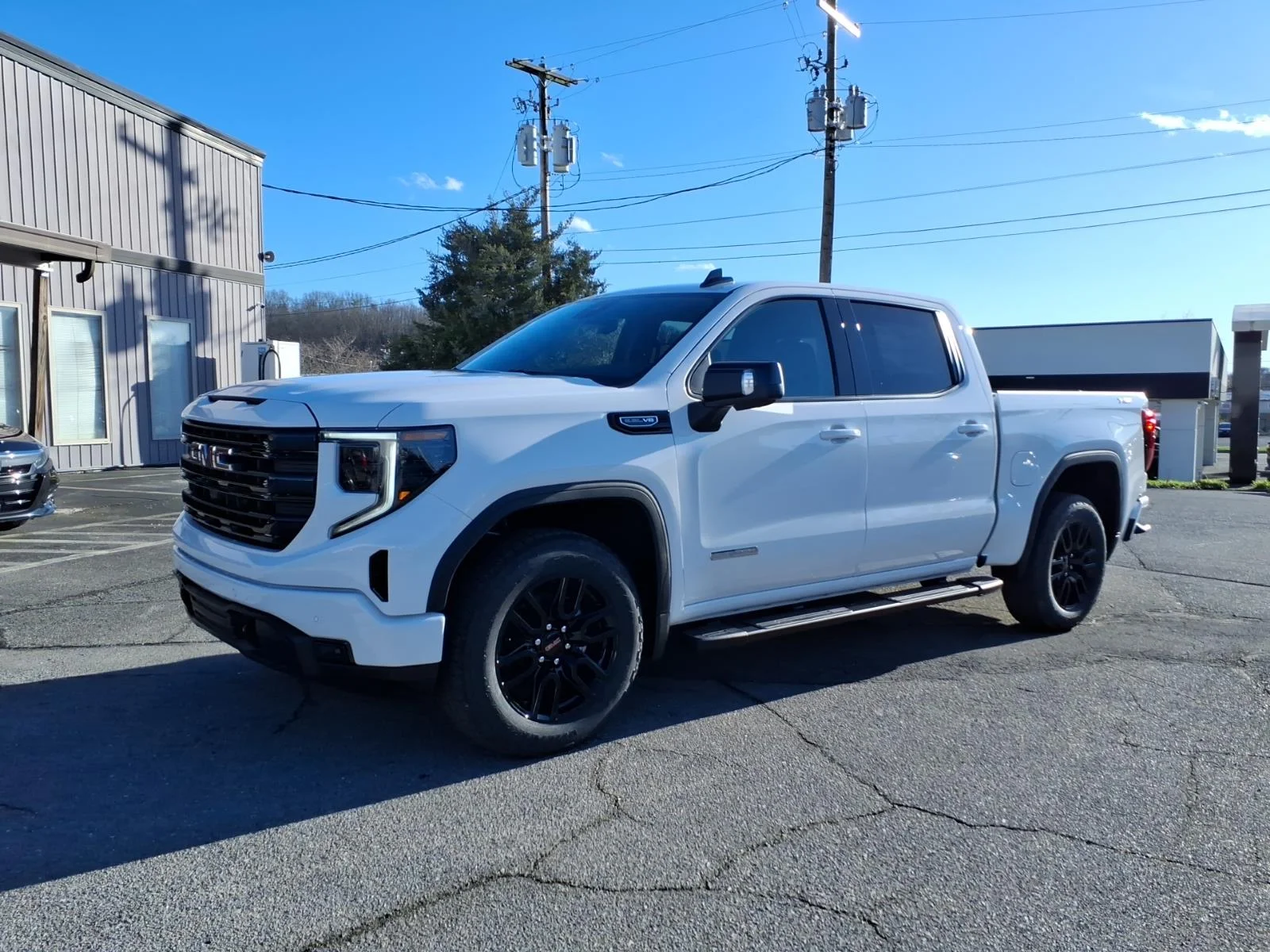 2026 GMC Sierra 4WD Crew Cab Short Box Elevation's photo