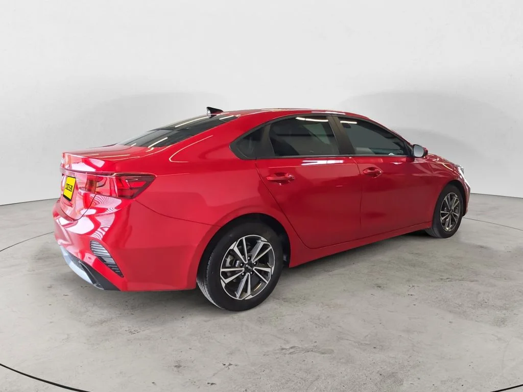 Used 2024 Red Kia LXS image 5