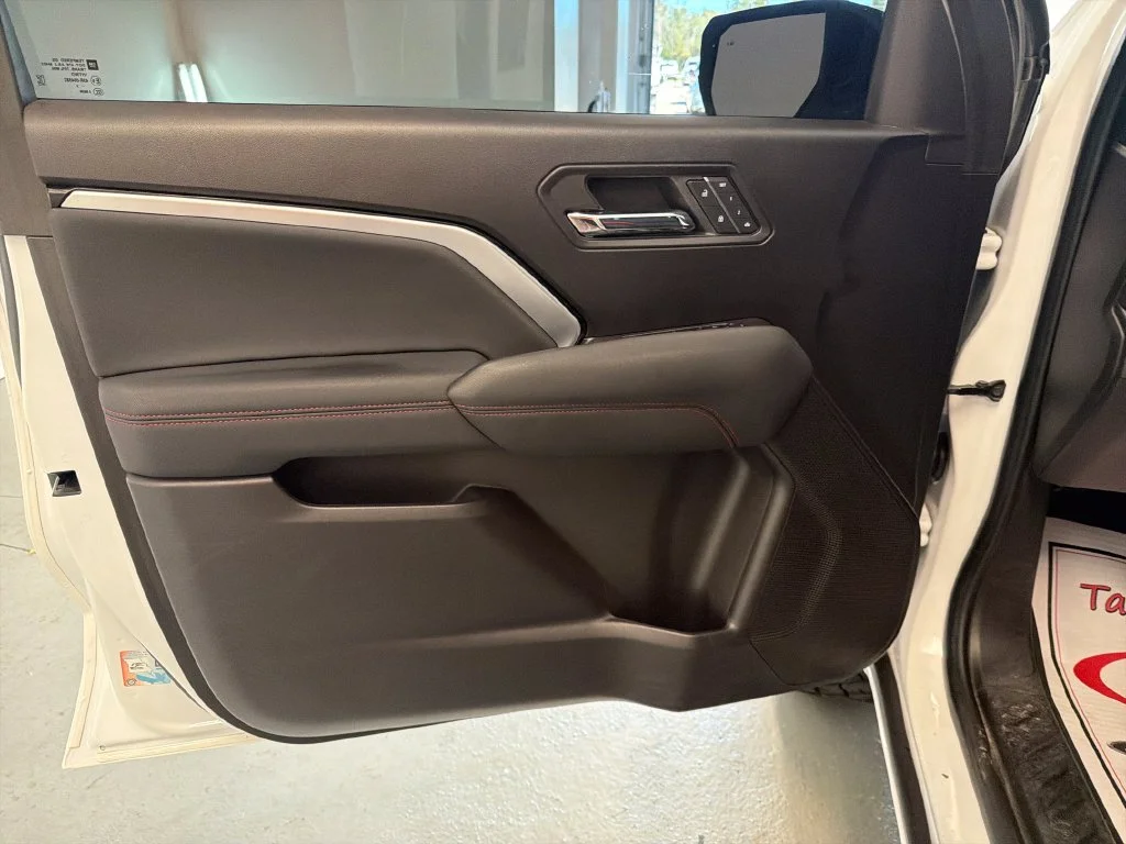 Used 2023 White Chevrolet Z71 image 11