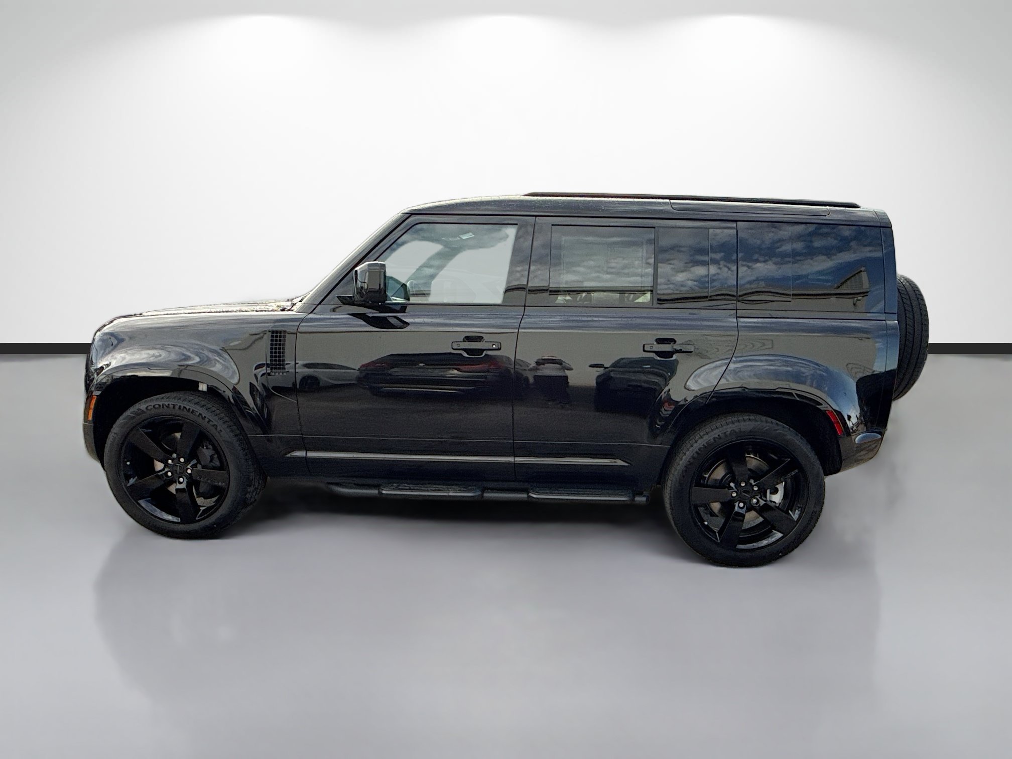 New 2026 Santorini Black Land Rover X-Dynamic SE image 2