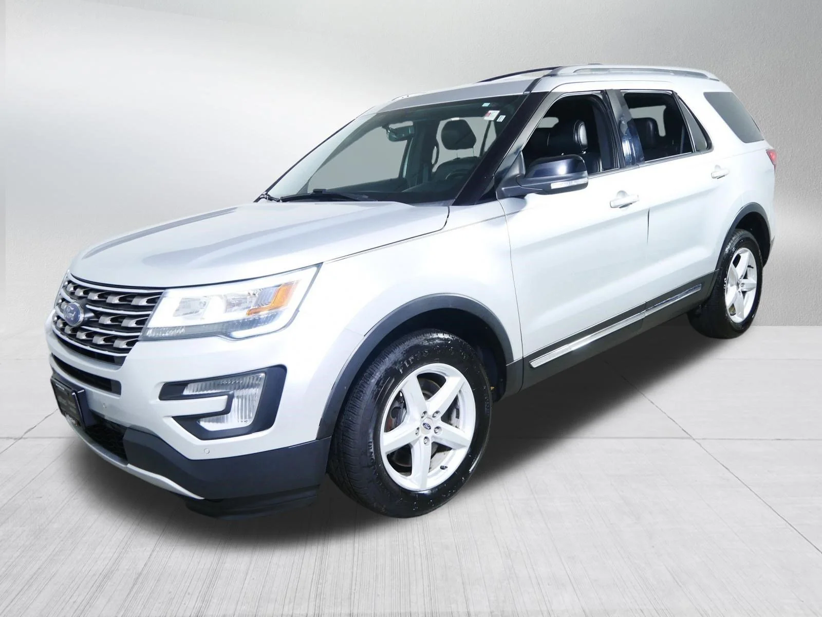 Used 2017 Ingot Silver Metallic Ford XLT image 3