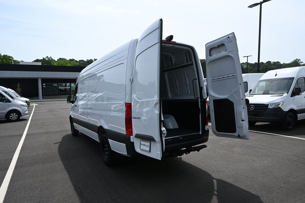 New 2026 Arctic White Mercedes-Benz Cargo 170 WB image 29