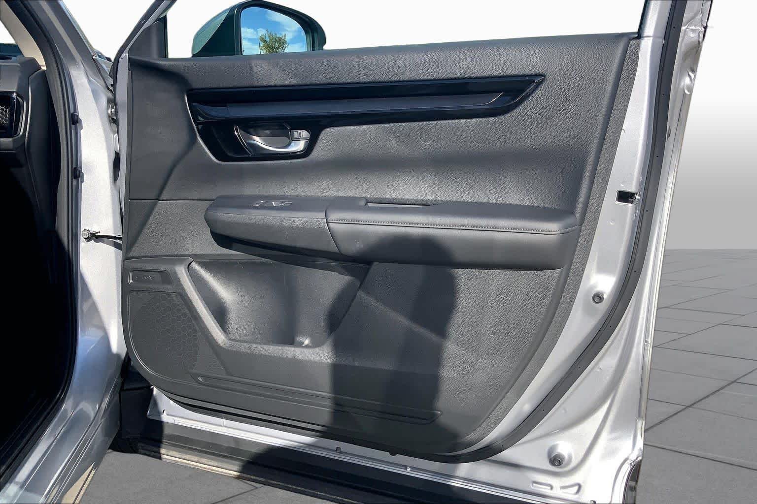 Used 2025 Solar Silver Metallic Honda EX-L image 22
