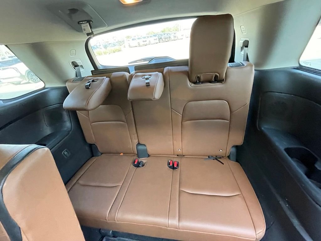 Used 2024  Nissan Platinum image 18