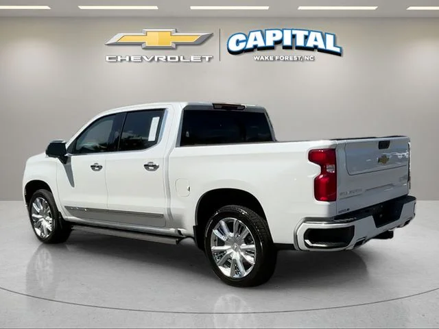 Used 2025 Beige Chevrolet High Country image 3